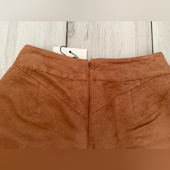Finders Keepers The Label Faux Suede Shorts Camel Size 4 NWT - Picture 5 of 11